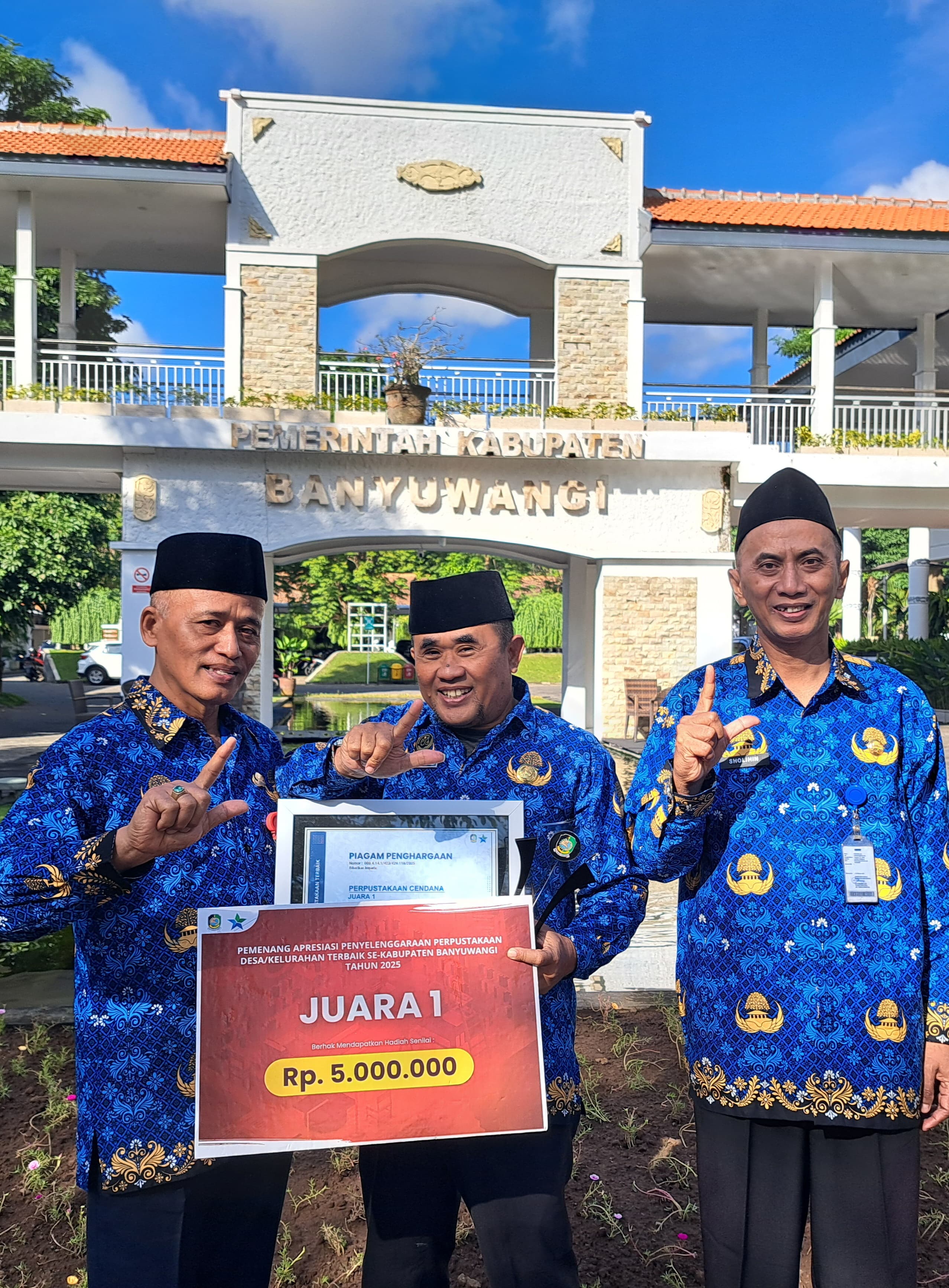 PHOTO BERSAMA KEPALA DINAS PERPUSTAKAAN DAN KEARSIPAN KAB. BANYUWANGI