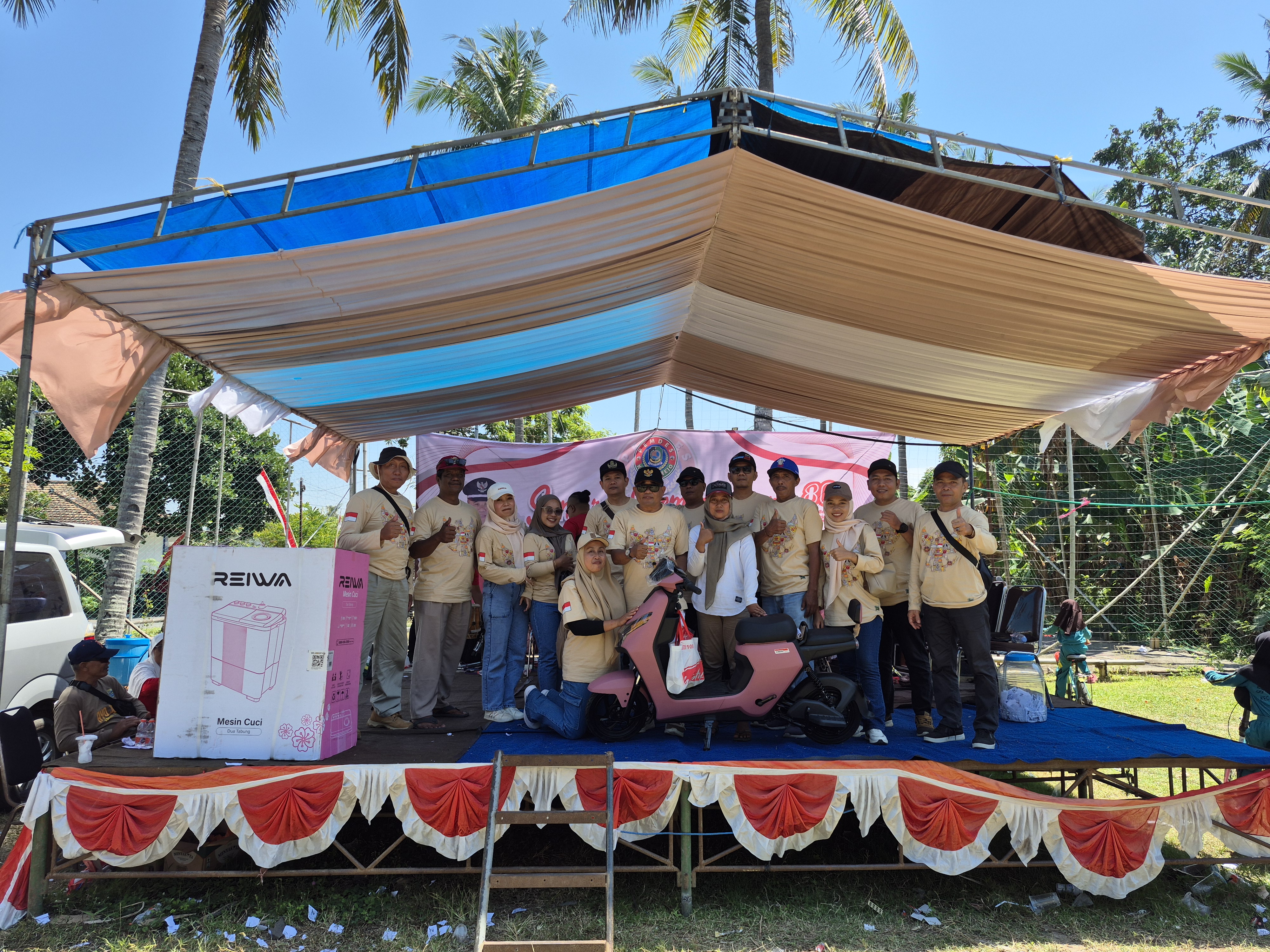 PHOTO BERSAMA PEMENANG DOORPRIZE SEPEDA LISTRIK